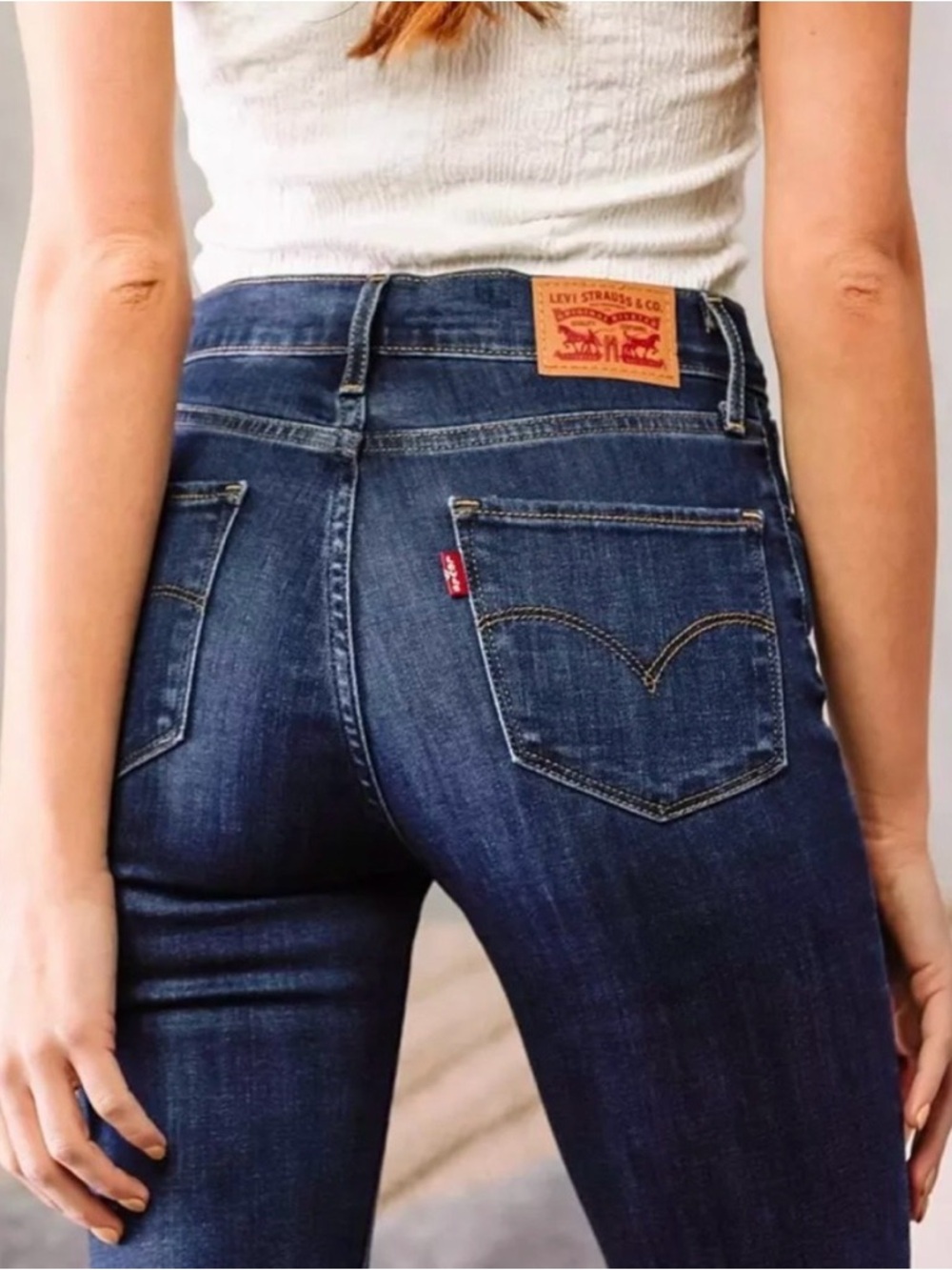 Levi's 724 High Rise Straight Crop Jeans in Dark Blue Wash Women 28 - Picture 9 of 9